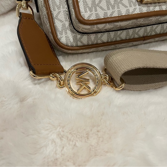 Micheal Kors Signature Bradshaw Medium Pocket Camera Crossbody Studded - Picture 8 of 10